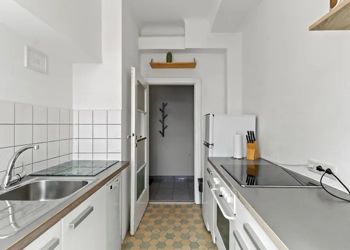 Near Mariahilfer Strasse - 3 Minutes To U3 Metro - Monthly דירה *