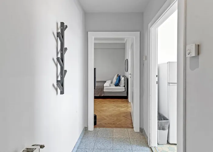 Near Mariahilfer Strasse - 3 Minutes To U3 Metro - Monthly דירה