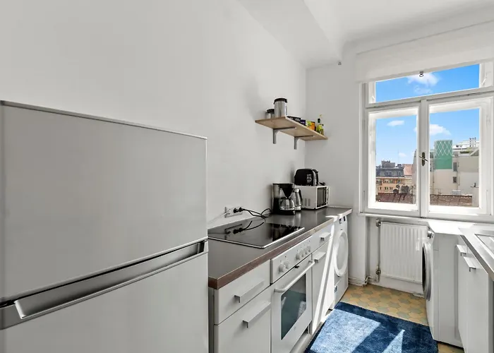 Near Mariahilfer Strasse - 3 Minutes To U3 Metro - Monthly דירה *